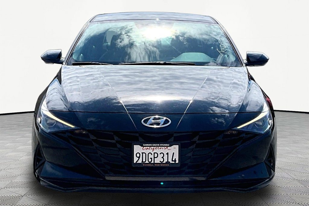 Certified 2023 Hyundai Elantra SE FWD image 3