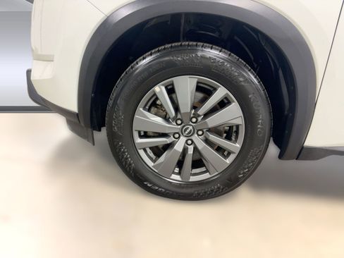 Used 2025 Nissan Pathfinder SV image 11