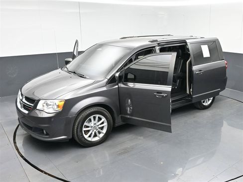Used 2020 Dodge Grand Caravan SXT FWD image 40