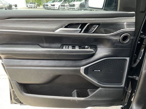Used 2024 Jeep Wagoneer Series II RWD image 32