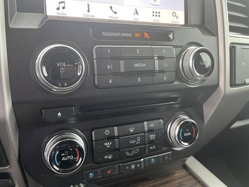 Used 2018 Ford F150 Lariat w/ Equipment Group 502A Luxury image 28