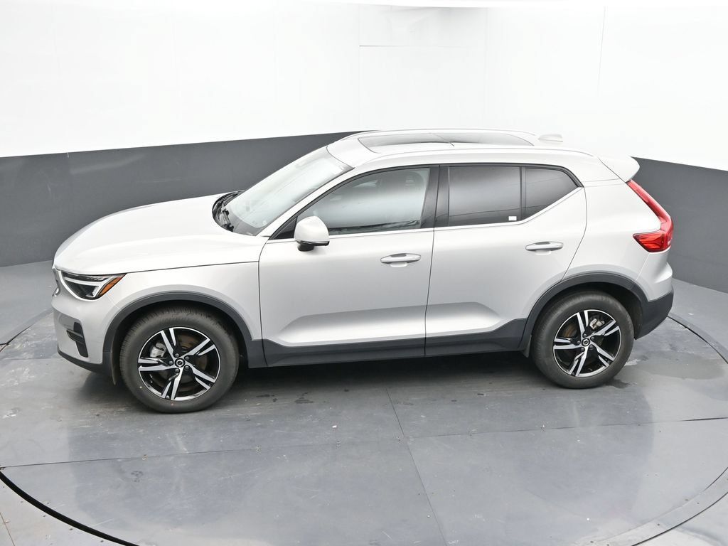 Used 2024 Volvo XC40 B5 Core AWD/4WD image 37