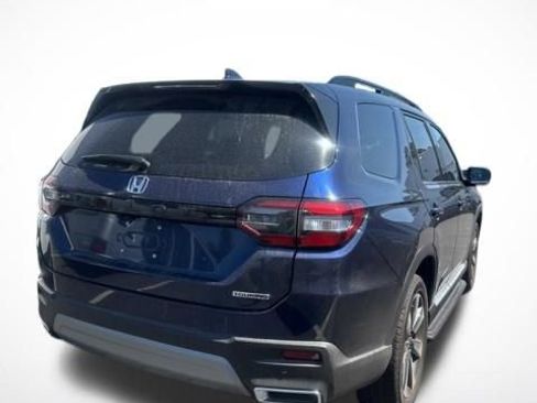 Used 2025 Honda Pilot Touring image 2