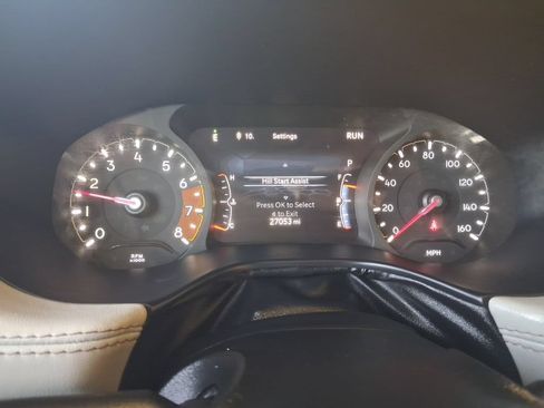 Used 2025 Jeep Compass Limited AWD/4WD image 2