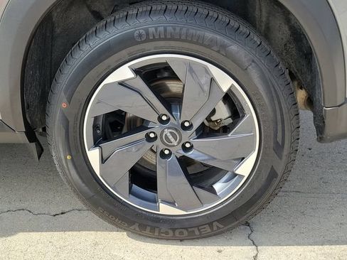 Used 2025 Nissan Rogue SV FWD image 13