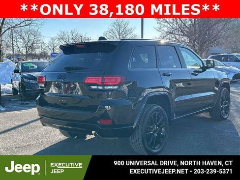 Certified 2022 Jeep Grand Cherokee Laredo X AWD/4WD image 2