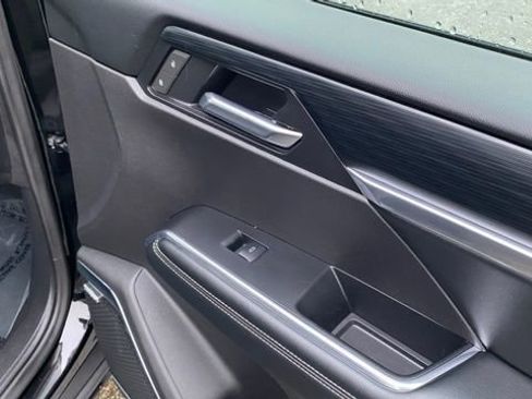 Used 2025 GMC Acadia Elevation image 22