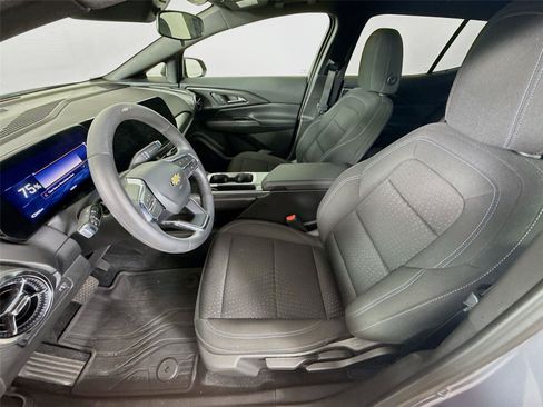 Used 2025 Chevrolet Equinox EV LT w/ LPO, All-Weather Mat Package FWD image 2