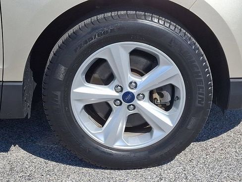 Used 2017 Ford Edge SE image 11