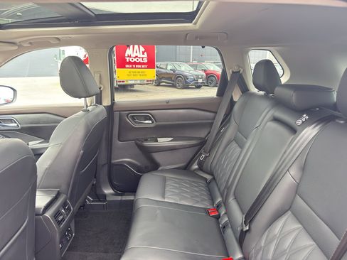 Certified 2023 Nissan Rogue Platinum w/ Platinum Premium Package AWD/4WD image 33