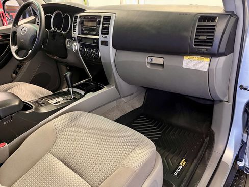 Used 2006 Toyota 4Runner SR5 AWD/4WD image 18