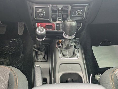 New 2025 Jeep Gladiator Mojave image 17