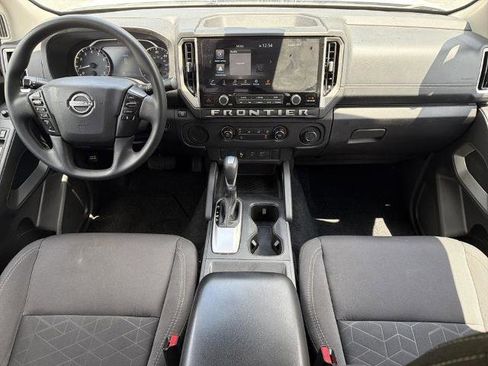 Certified 2025 Nissan Frontier SV RWD image 2