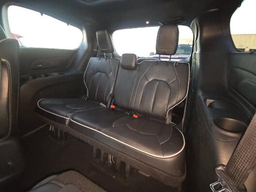 Used 2021 Chrysler Pacifica Limited w/ Uconnect Theater Family Group FWD image 18