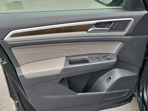 Used 2021 Volkswagen Atlas SE w/ Panoramic Sunroof Package image 17