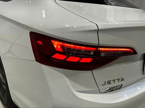 Used 2023 Volkswagen Jetta SE image 22