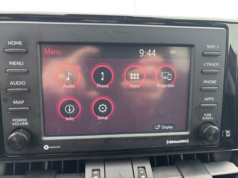 Used 2021 Toyota RAV4 XLE Premium image 9