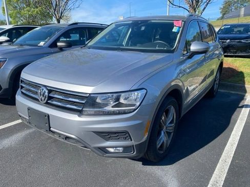 Used 2020 Volkswagen Tiguan SEL image 2