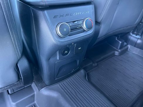 Certified 2025 Ford Explorer Active w/ Active Comfort Package image 33