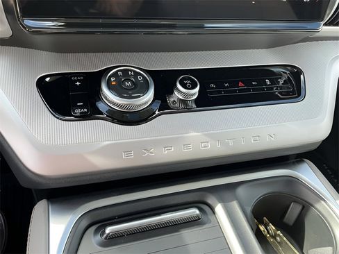 New 2025 Ford Expedition Active image 42