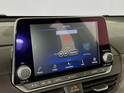 Used 2024 Nissan Altima 2.5 SV FWD image 16