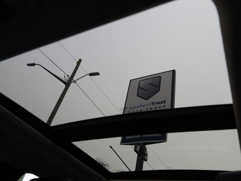 Used 2016 Chrysler 300 C image 13