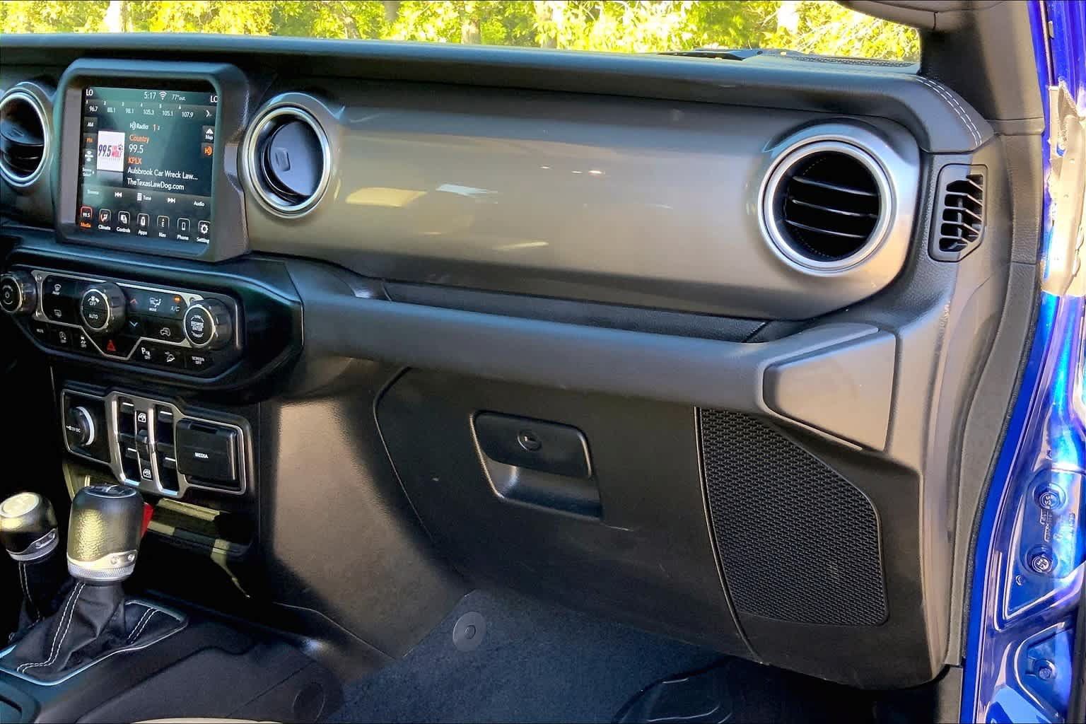 Used 2020 Jeep Wrangler Unlimited Sahara AWD/4WD image 17