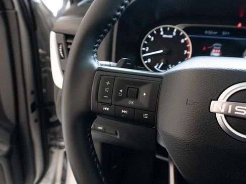 Used 2025 Nissan Rogue SV w/ SV Premium Package image 23