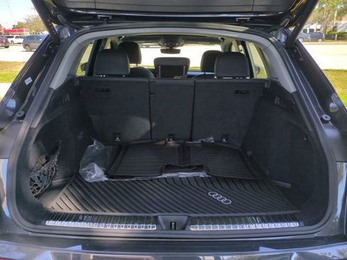 Used 2025 Audi Q5 Premium image 12