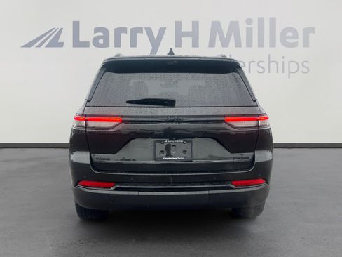 Certified 2024 Jeep Grand Cherokee Limited w/ Luxury Tech Group II image 4