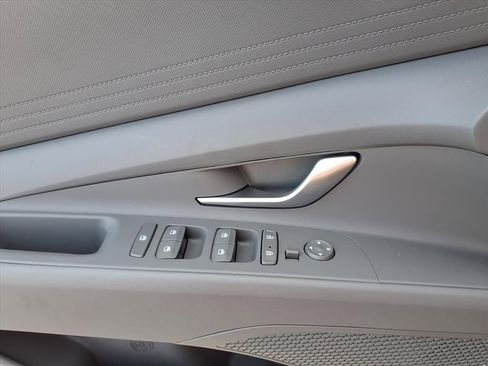 Used 2023 Hyundai Elantra SE w/ Cargo Package image 16