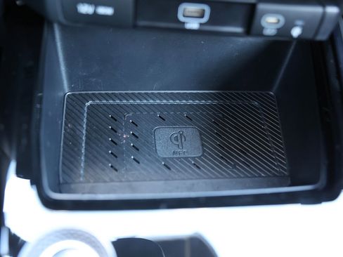 Used 2024 Kia Niro SX Touring image 28