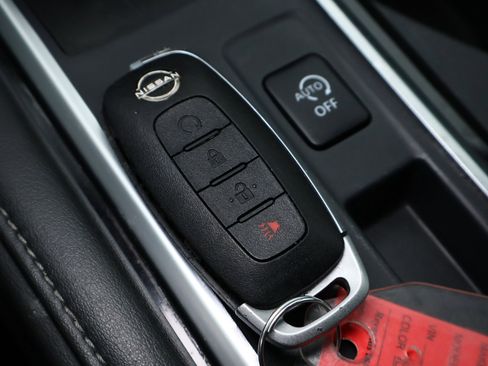 Used 2024 Nissan Pathfinder SV FWD image 27