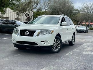 Used 2013 Nissan Pathfinder SV FWD video 2