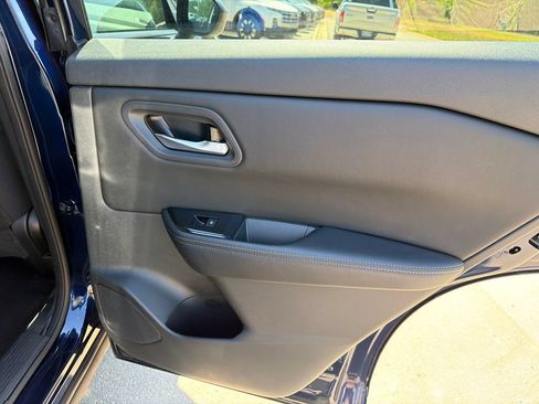 Used 2025 Nissan Rogue SV FWD image 16