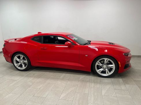 Used 2021 Chevrolet Camaro SS RWD image 5