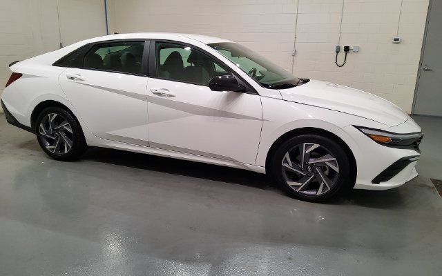 Used 2025 Hyundai Elantra SEL FWD image 11