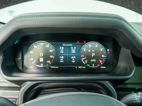 Used 2023 Land Rover Defender 110 image 58