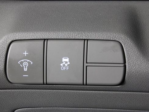 Certified 2025 Hyundai Elantra SEL image 23