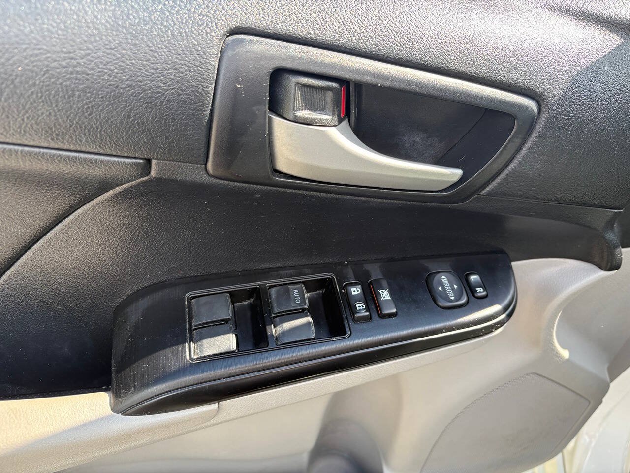 Used 2013 Toyota Camry LE FWD image 12