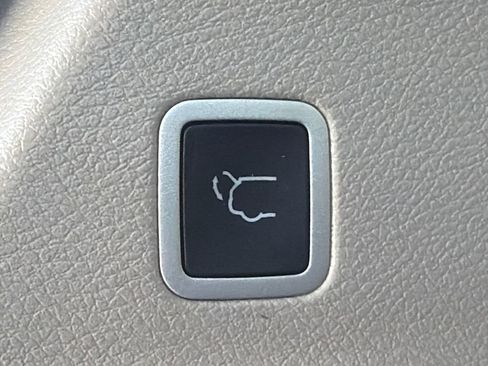 Used 2024 Chrysler Pacifica Touring-L FWD image 18