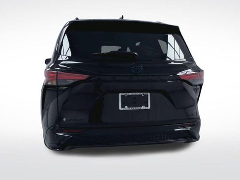 Certified 2025 Toyota Sienna XSE w/ XSE Plus Package AWD/4WD image 8