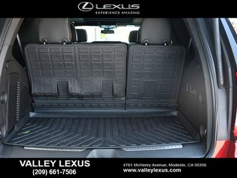 Used 2023 GMC Yukon AT4 w/ AT4 Premium Plus Package AWD/4WD image 12