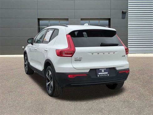 Used 2025 Volvo XC40 B5 Plus image 5