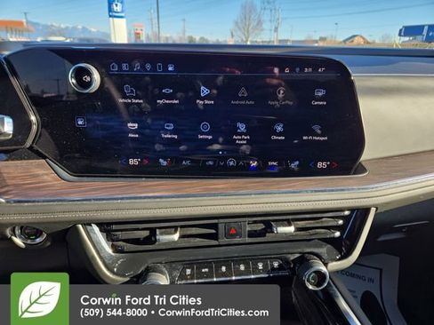 Used 2025 Chevrolet Suburban LT image 23