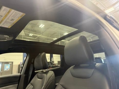 New 2025 Jeep Compass Latitude w/ Sun & Sound Group image 14