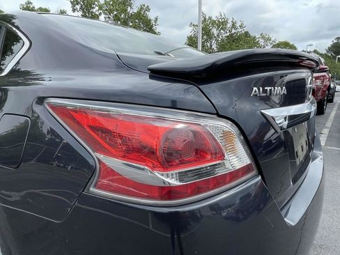 Used 2015 Nissan Altima 2.5 S w/ Special Edition Package FWD image 12