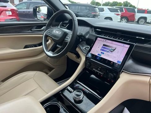 Used 2023 Jeep Grand Cherokee Limited AWD/4WD image 13