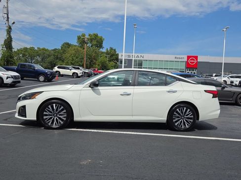 Used 2025 Nissan Altima 2.5 SV FWD image 6