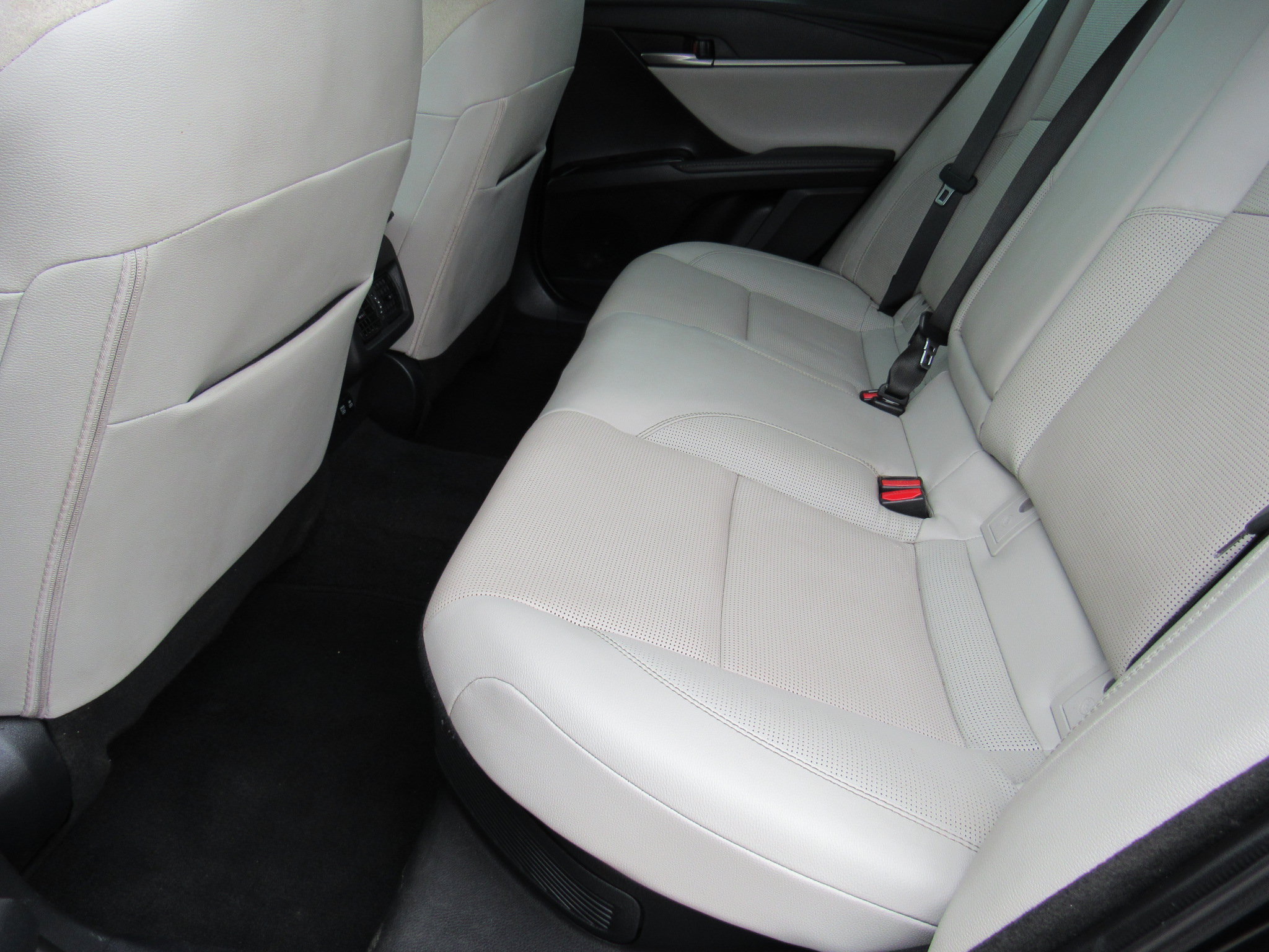 Used 2025 Toyota Camry XLE FWD image 39